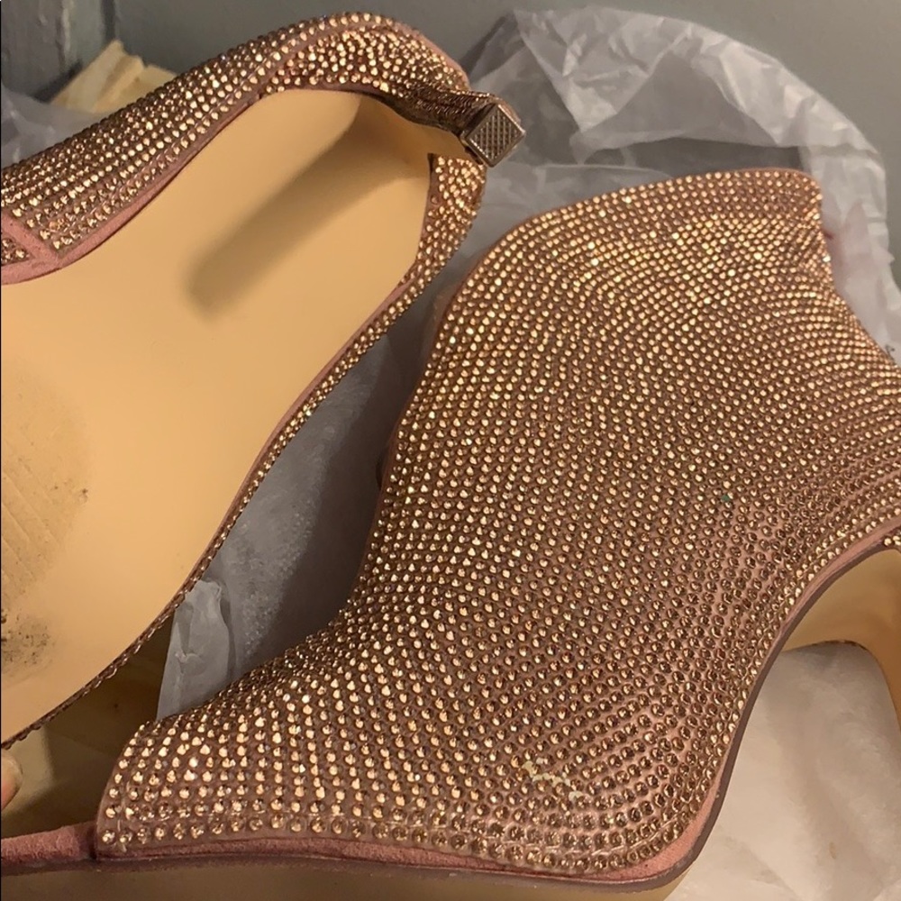 Heels - Picture 5 of 6